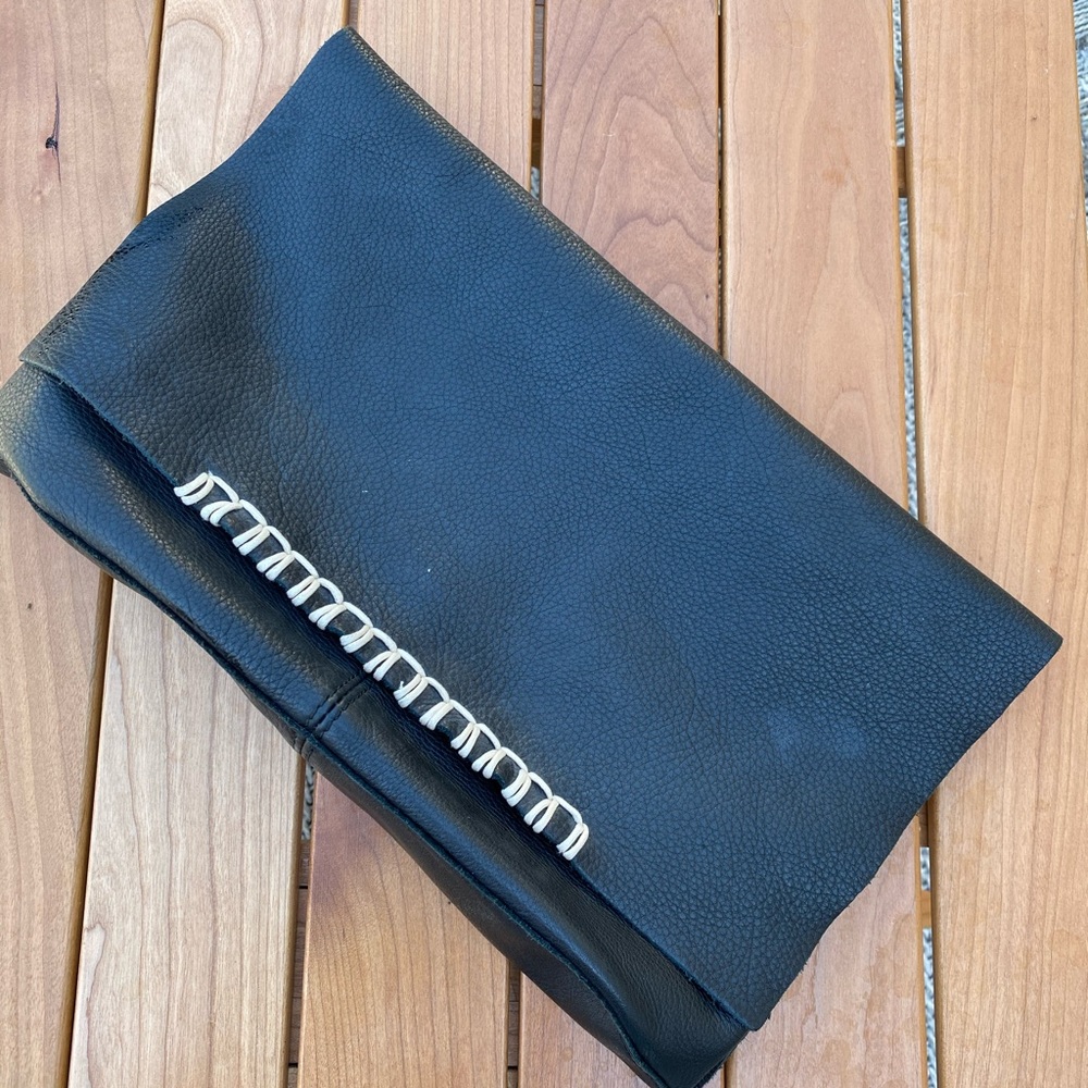 A soft leather black clutch purse - Picture 2 of 11